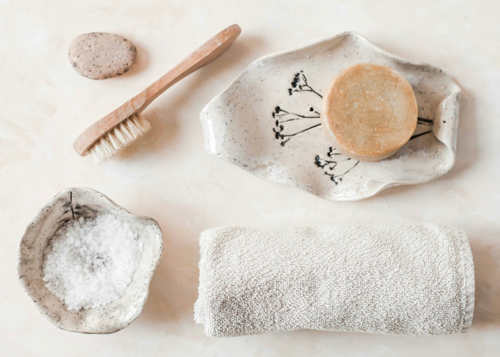 Does Exfoliating Improve Dry Skin? - Amala