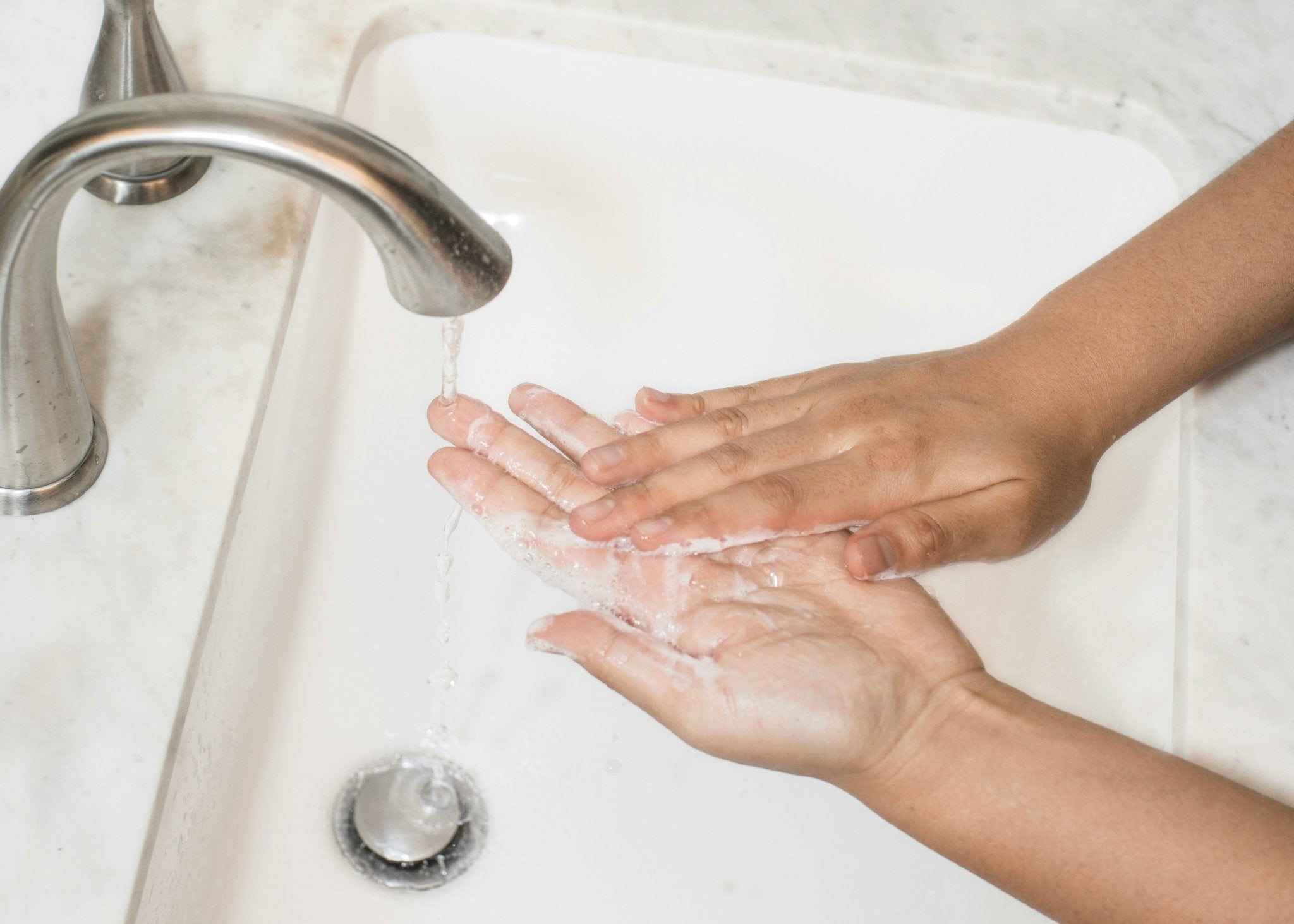 How to Effectively Use a Face Cleanser Amala