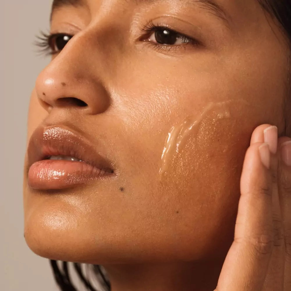Model applying aqua peel