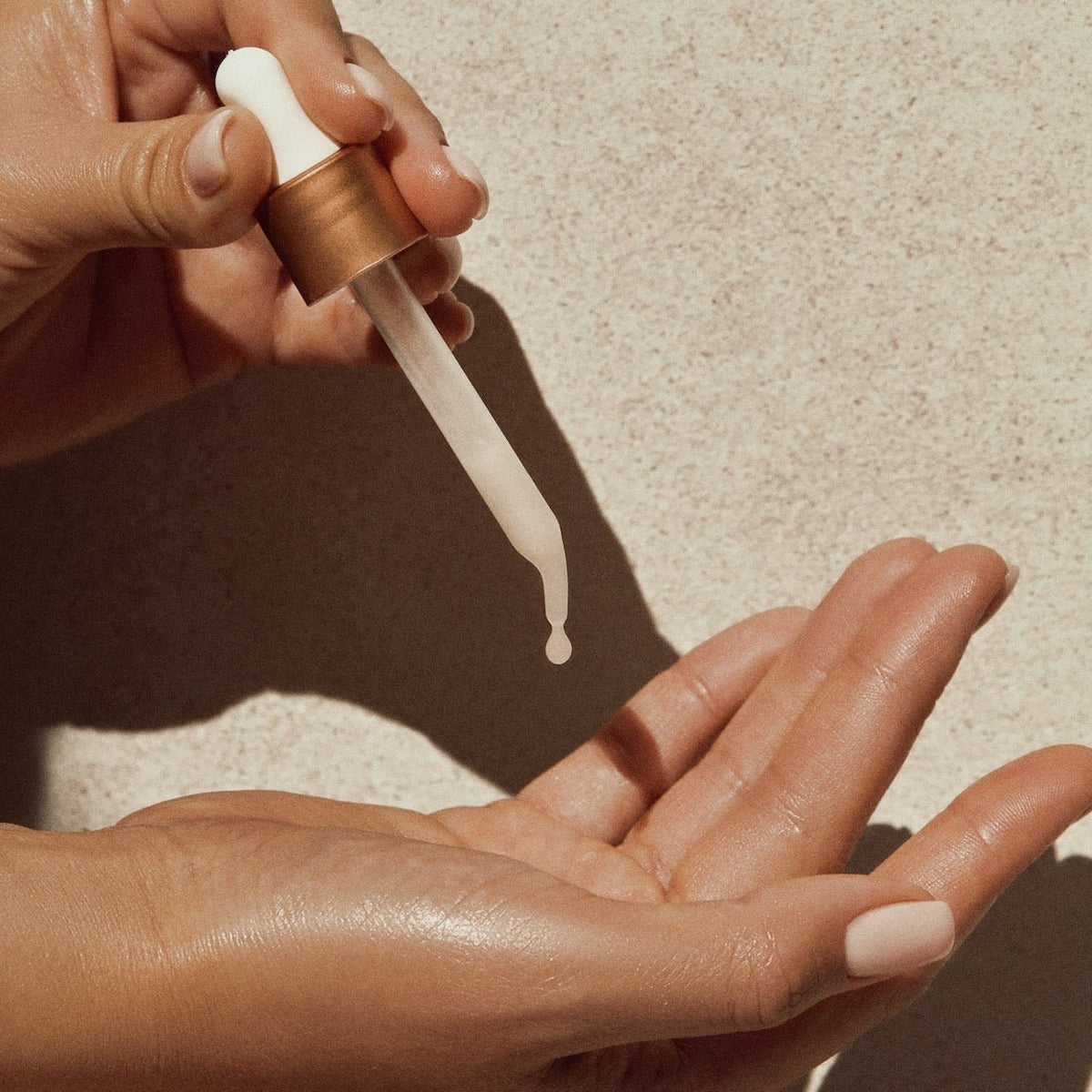 Skin Plumping Hyaluronic Serum - Amala